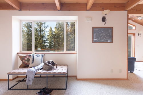 Foto 6 - Redwood by Avantstay Secluded Cabin w/ Views & Spa 5mins to Northstar