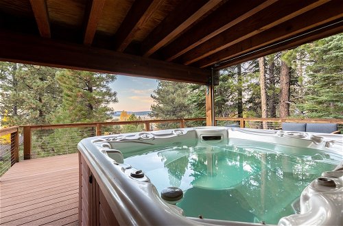 Photo 16 - Redwood by Avantstay Secluded Cabin w/ Views & Spa 5mins to Northstar