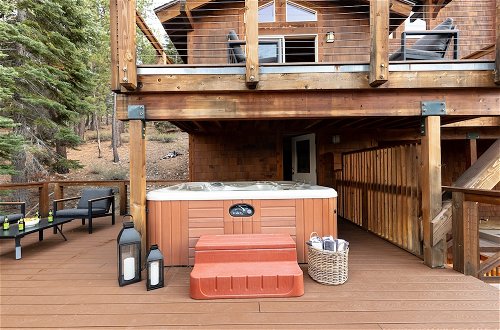 Photo 37 - Redwood by Avantstay Secluded Cabin w/ Views & Spa 5mins to Northstar