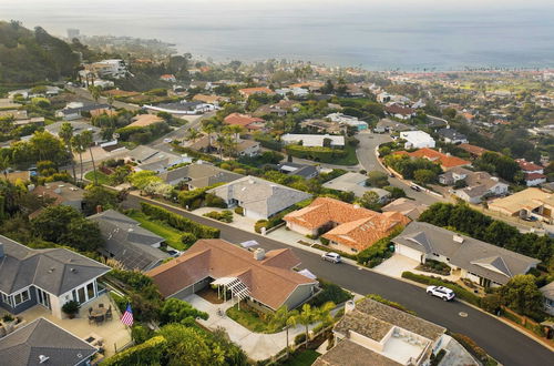 Photo 29 - Parasol by Avantstay Hilltop Ocean View Escape w/ Large Patio & Shuffleboard