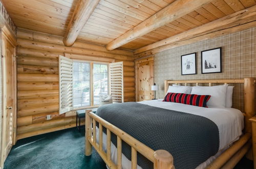 Photo 3 - Grizzly by Avantstay Rustic Big Bear Cabin w/ Hot Tub & Pool Table