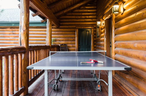 Photo 12 - Grizzly by Avantstay Rustic Big Bear Cabin w/ Hot Tub & Pool Table