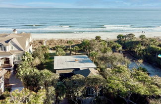 Photo 1 - Sandpiper by Avantstay Gorgeous Beachside Home w/ Spacious Yard & Chic Design