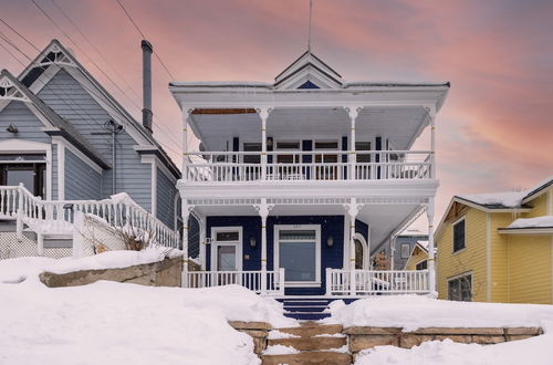 Photo 8 - Raddon by Avantstay Beautifully Restored Craftsman w/ Hot Tub in Heart of Downtown PC