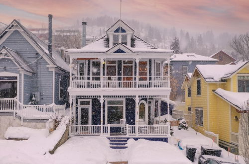 Photo 1 - Raddon by Avantstay Beautifully Restored Craftsman w/ Hot Tub in Heart of Downtown PC