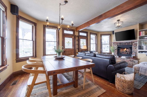 Photo 12 - Raddon by Avantstay Beautifully Restored Craftsman w/ Hot Tub in Heart of Downtown PC