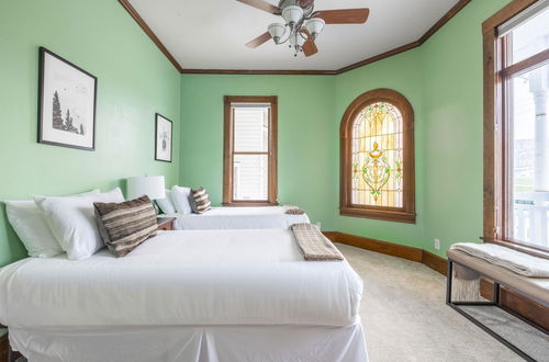 Photo 8 - Raddon by Avantstay Beautifully Restored Craftsman w/ Hot Tub in Heart of Downtown PC