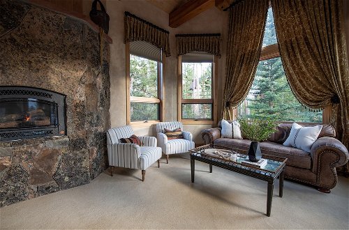 Foto 39 - Cherry Ridge by Avantstay Incredible Mountain Mansion w/ Game Room, Hot Tub & Views
