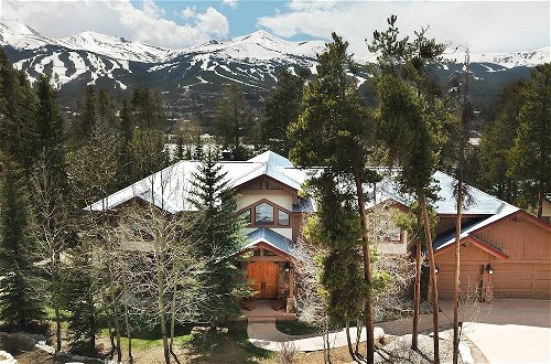 Foto 30 - Cherry Ridge by Avantstay Incredible Mountain Mansion w/ Game Room, Hot Tub & Views