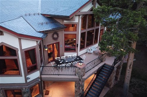 Foto 9 - Cherry Ridge by Avantstay Incredible Mountain Mansion w/ Game Room, Hot Tub & Views