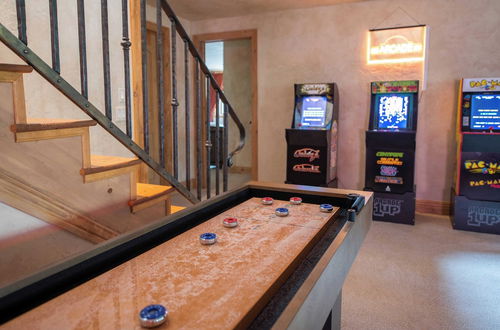 Photo 4 - Cherry Ridge by Avantstay Incredible Mountain Mansion w/ Game Room, Hot Tub & Views