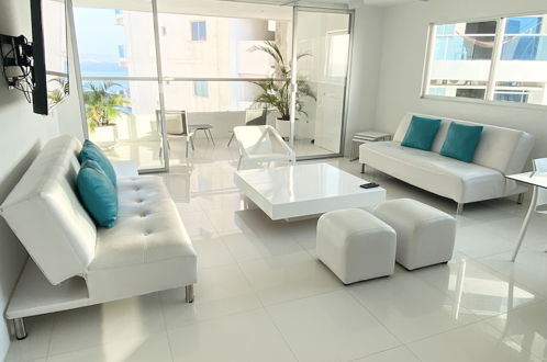 Photo 1 - 3 Bedroom Apartment Facing The Sea With Air Conditioning And Wifi