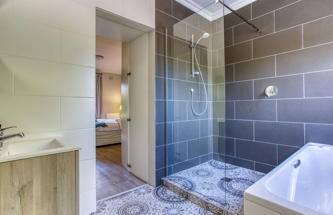Lush Suburban Paradise - Deluxe Unit - Foto 11