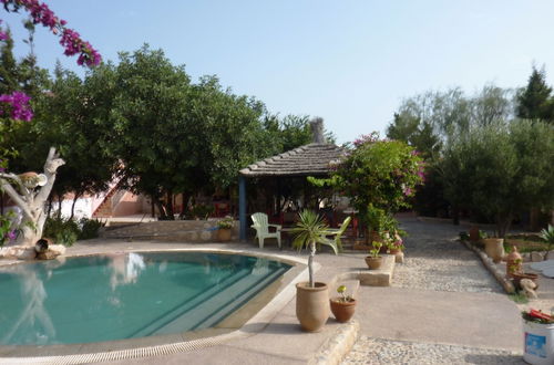 Foto 10 - Welcome to Grenadine Double Bedroom and Spacious Garden With Swimming Pool