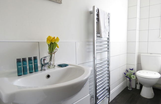 Tudors eSuites Coventry Townhouse Private Garden Free Parking - Foto 10