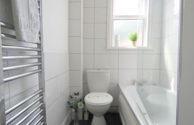 Tudors eSuites Coventry Townhouse Private Garden Free Parking - Foto 12