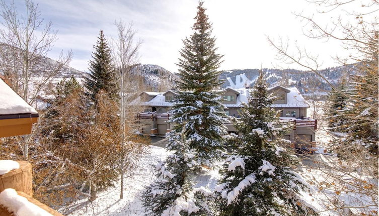 Photo 1 - KBM Resorts Deer Valley Free Winter Shuttle to Snow Park Pick up at Home, Sleeps 12, Hot Tub