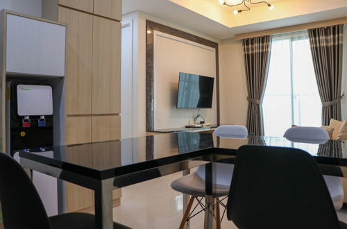 Photo 12 - Elegant And Comfy 3Br Daan Mogot City Apartment