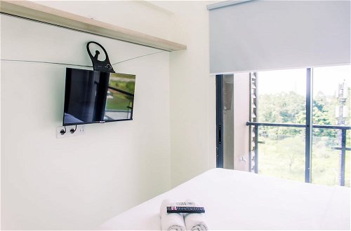 Photo 3 - Studio With Cozy Design At Sky House Bsd Apartment