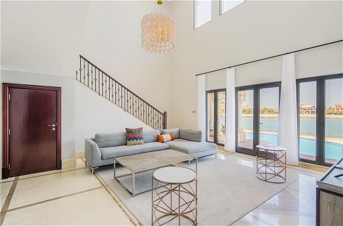 Photo 5 - Palm Jumeirah Beach Front XL Villa w Prvt Pool