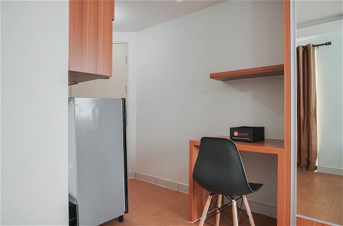 Foto 12 - Best Homey Elegant Studio Room at Amethyst Apartment
