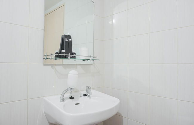 Best Homey Elegant Studio Room at Amethyst Apartment - Foto 8