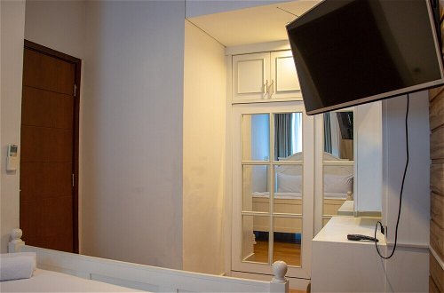Photo 5 - Nice And Cozy 1Br With Extra Room Apartment At Capitol Park Residence