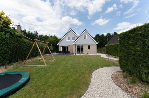 Photo 43 - Lavish Villa in Zeewolde With Sauna