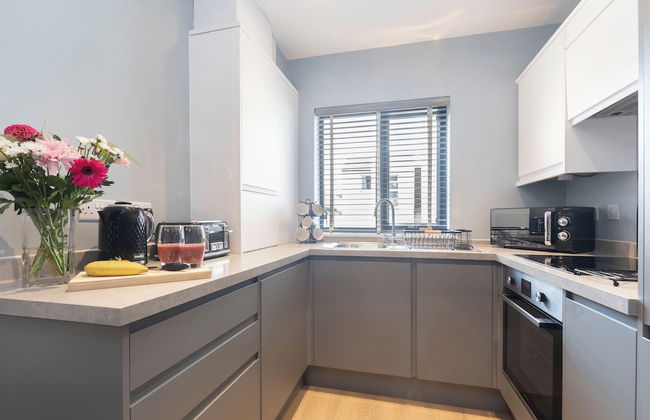 Elliot Oliver - Cosy 2 Bedroom Town Centre Apartment - Foto 6