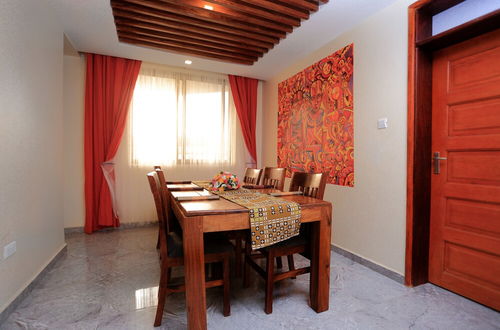 Photo 5 - Deluxe 3-bed Apartment With Swimming Pool