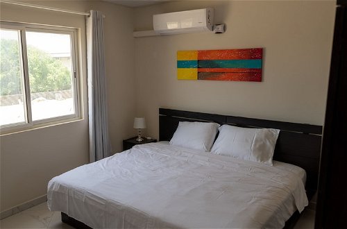 Foto 2 - Elegant 2-bedroom Apartment 2 km From Eagle Beach