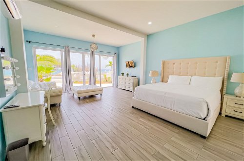 Foto 5 - Direct Ocean Front Villa With Private Pool + View! Boca Catalina Malmok