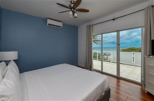Foto 13 - Direct Ocean Front Villa With Private Pool + View! Boca Catalina Malmok