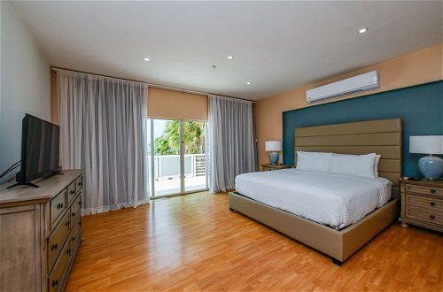 Foto 9 - Direct Ocean Front Villa With Private Pool + View! Boca Catalina Malmok