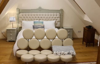 Photo 2 - Charming En-suite Bedroom With Patio in St Aubin