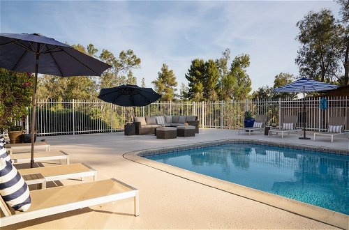 Photo 11 - Merlot by Avantstay Exquisite Home w/ Pool and Stunning Patio