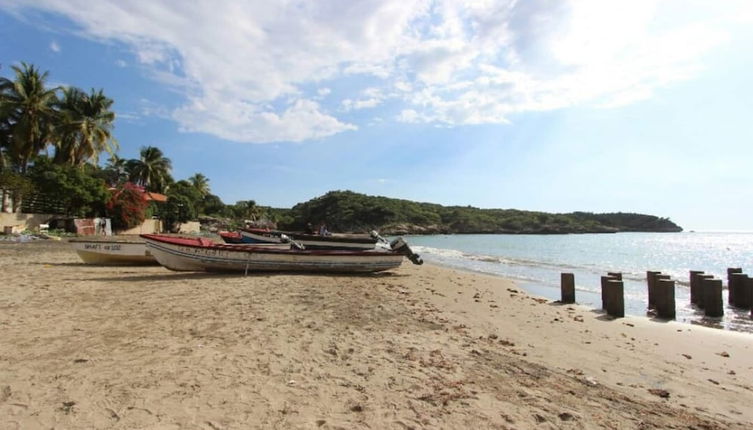 Photo 1 - Rock Side Beach Villa