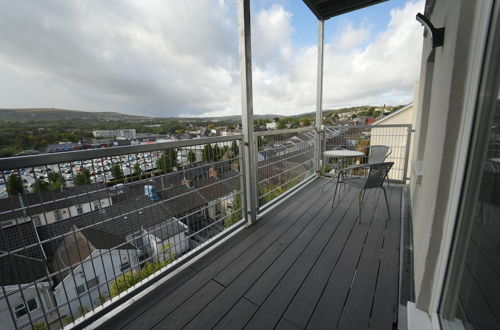 Foto 11 - Immaculate 1-bed Apartment in Merthyr Tydfil