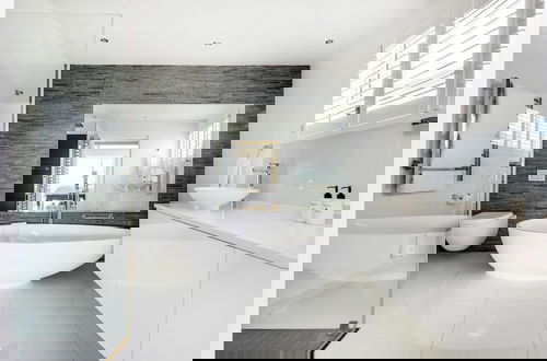 Foto 7 - Modern Apartment in Camps Bay w Private Pool Houghton Steps
