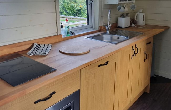 Glamping Hut - Sleeps 2, hot tub & Parking - Foto 3
