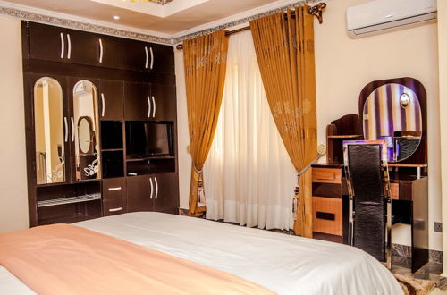 Photo 11 - Tobby Royal Suites