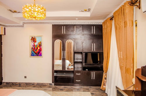 Photo 8 - Tobby Royal Suites