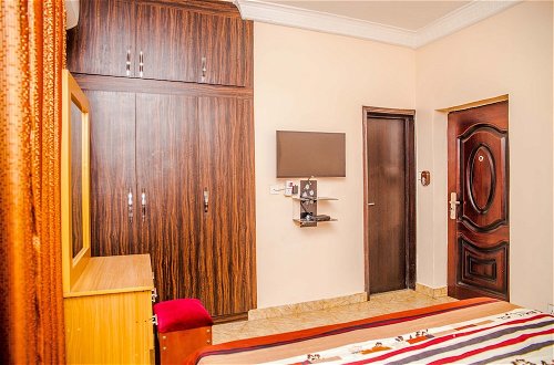 Photo 37 - Tobby Royal Suites