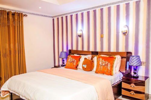 Photo 5 - Tobby Royal Suites