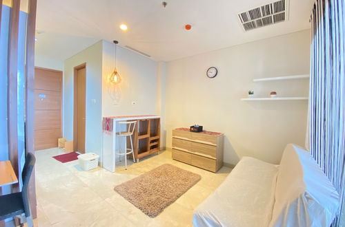 Photo 3 - Pleasant 1Br Deluxe At Dago Suites Apartment Near Itb