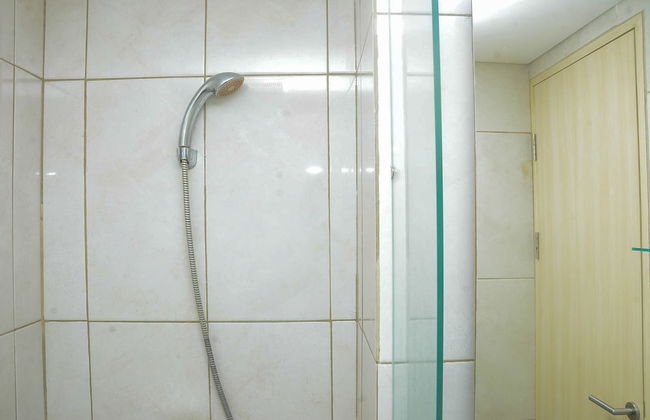 Comfort And Strategic Studio At The Nest Puri Apartment By Travelio - Foto 9