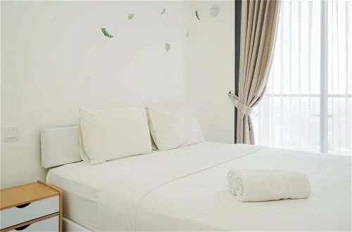 Foto 1 - Elegant Studio Room Apartment At Sky House Bsd Near Aeon Mall