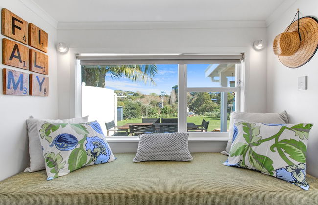 The Little Blue Bach in Oneroa Village - Photo 8