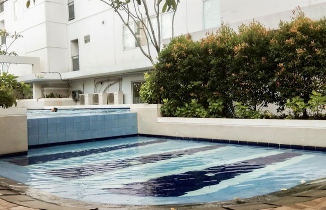 Homely 2 Bedroom at Bassura City Apartment By Travelio - Foto 20