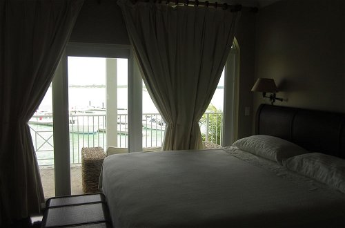 Foto 7 - Ocean Front Villa with Private Boat and Dock at February Point Resort